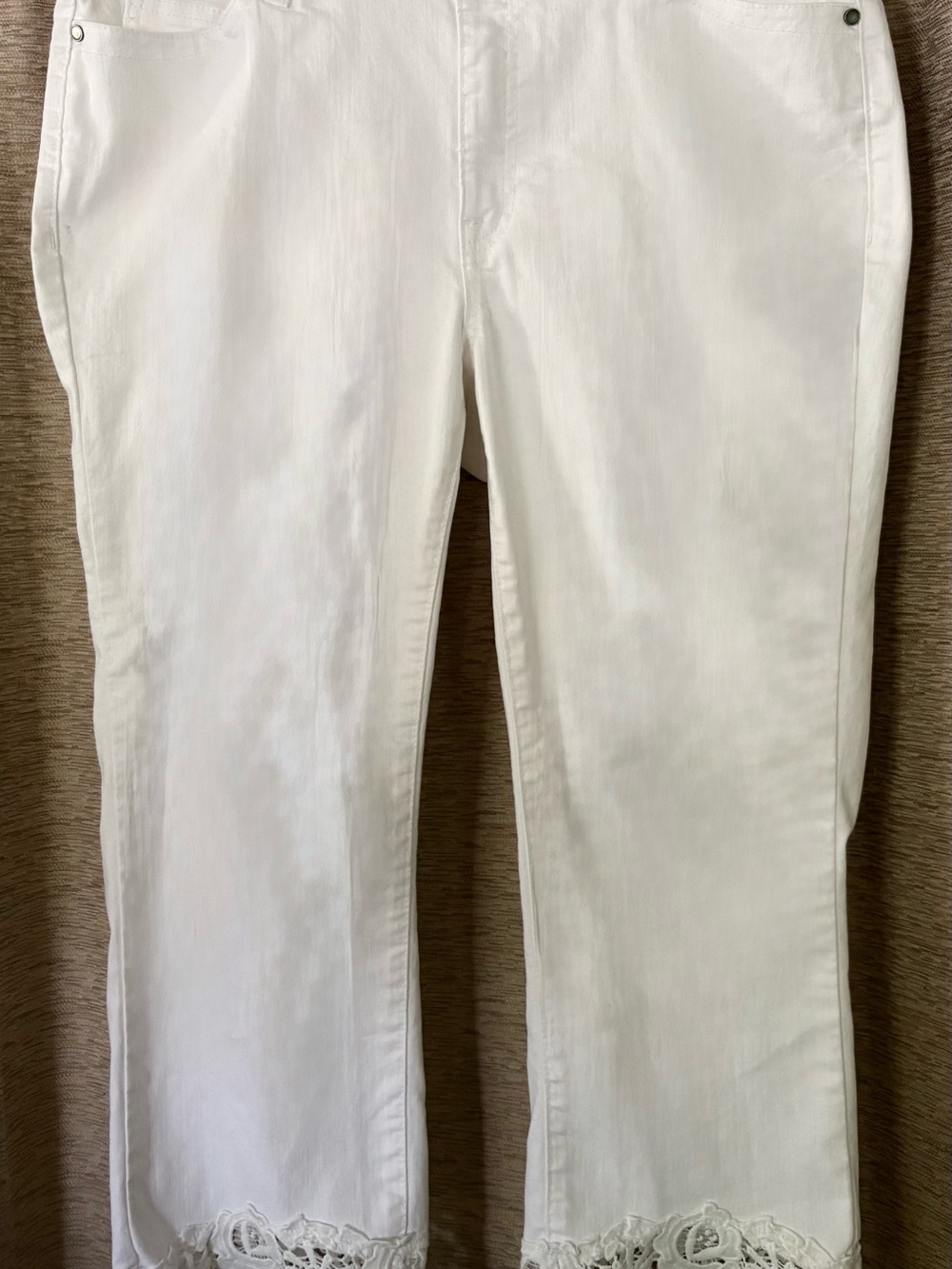 ❤️Denim 24/7White Lace Hem Cropped Pants size 14 W